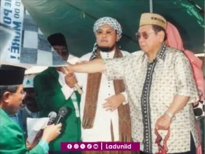 Cara Gus Dur Meredam Ekspresi Cinta yang Berlebihan dari Para Pengikutnya