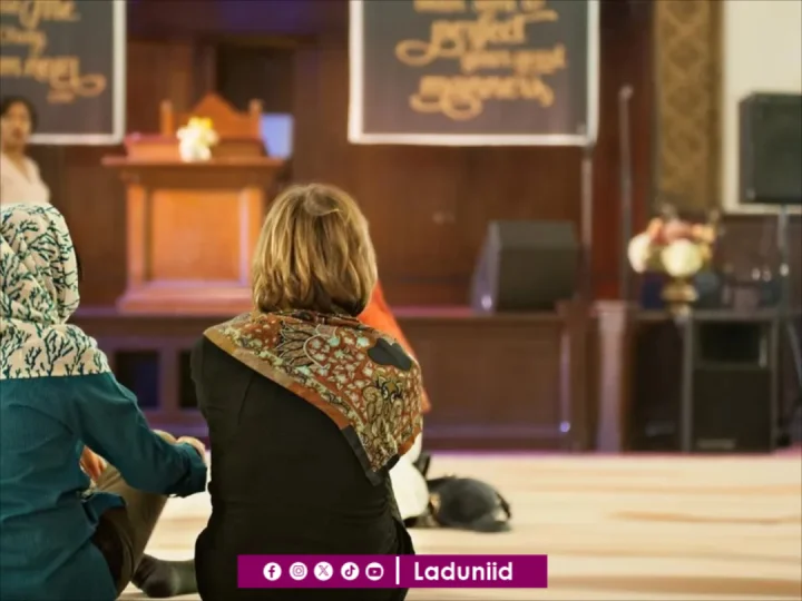 Jangan Merendahkan Wanita yang Tidak Berpakaian Islami