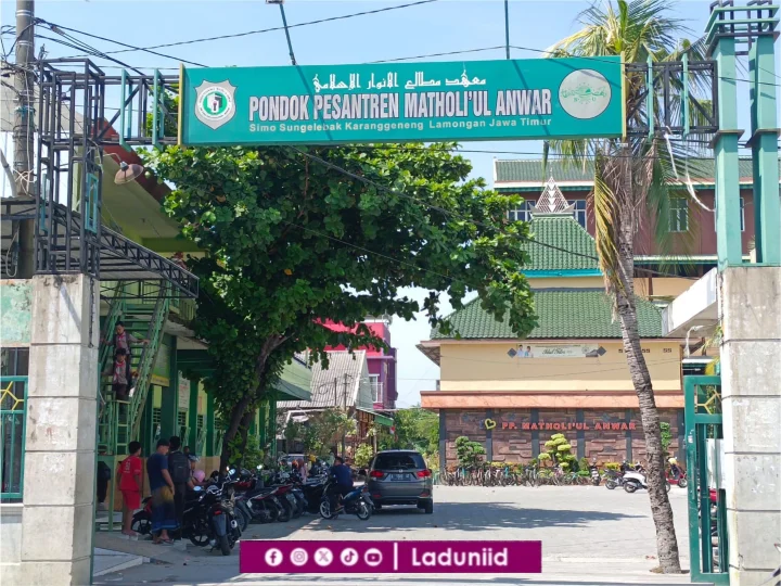 Pesantren Matholi’ul Anwar Lamongan