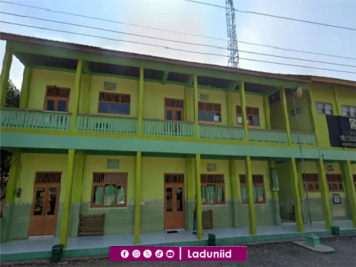 Pesantren Al Anwariyah Pati