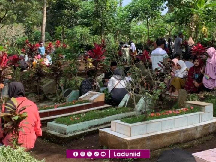 Tradisi Ziarah Kubur Menjelang Ramadhan dan Idul Fitri