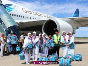 Kapan Pertama Kali Naik Haji dari Indonesia dengan Pesawat?