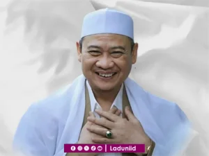 Biografi KH. Uci Turtusi, Pengasuh Pondok Pesantren Salafiyah Al-Istiqlaliyah Cilongok, Tangerang