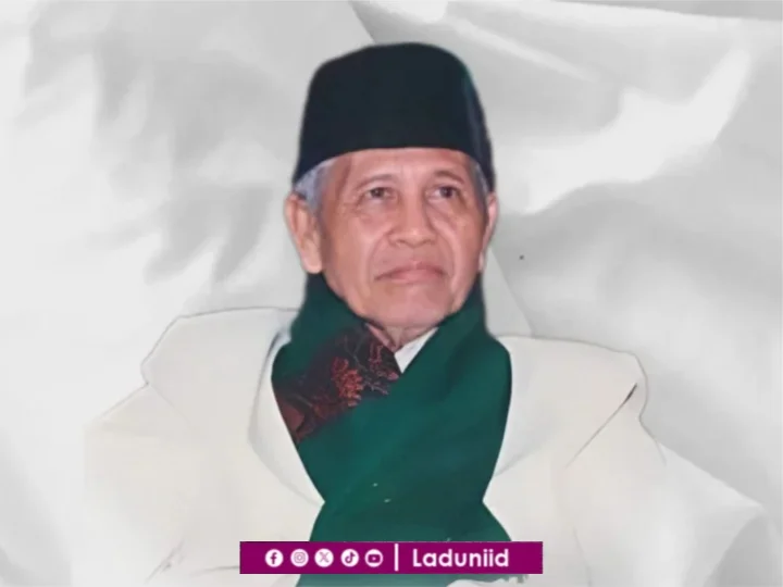 Biografi KH. Sya’roni Ahmadi Al-Hafidz, Kudus