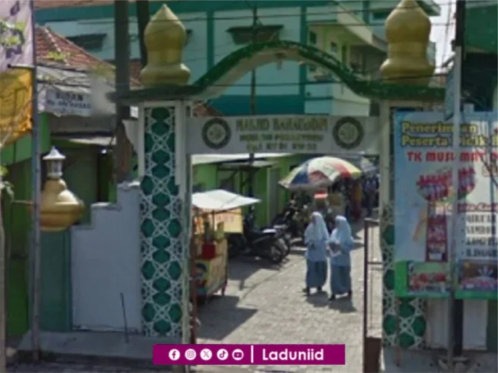 Ziarah di Makam KH. Sholeh Qosim, Pengasuh Pesantren Bahauddin Al-Isma'iliyah Sidoarjo