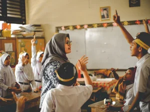 Nasib Guru Honorer di Persimpangan: Antara Penataan ASN dan Krisis Tenaga Pengajar
