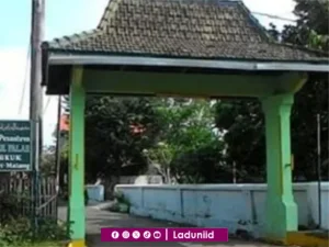 Ziarah di Makam KH. M. Tholchah Hasan, Imam Ghozalinya dari Malang