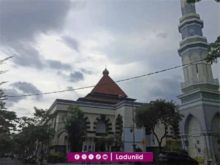 Ziarah di Makam Syekh Romo KH. Abdul Jalil Bin Mustaqiem, Mursyid Tarekat Sadziliyah Tulungagung