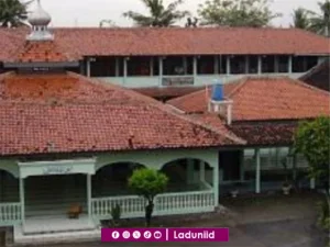 Ziarah di Makam KH. Syamsuri Dahlan, Muasis Pesantren Sirojuth Tholibin Brabo