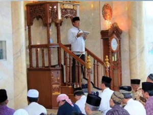 Tarqiyyah Sebelum Khutbah Jumat: Dasar Hukum, Pandangan Ulama, dan Tradisi yang Hidup di Indonesia