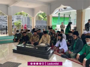 Ziarah di Makam KH. Idham Chalid, Ketua PBNU Tiga Zaman