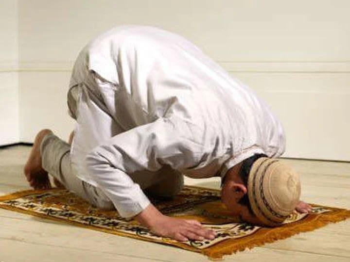 Allah Memudahkan Shalat Saat Safar, Ini Makna Al-Baqarah Ayat 115