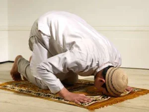 Allah Memudahkan Shalat Saat Safar, Ini Makna Al-Baqarah Ayat 115