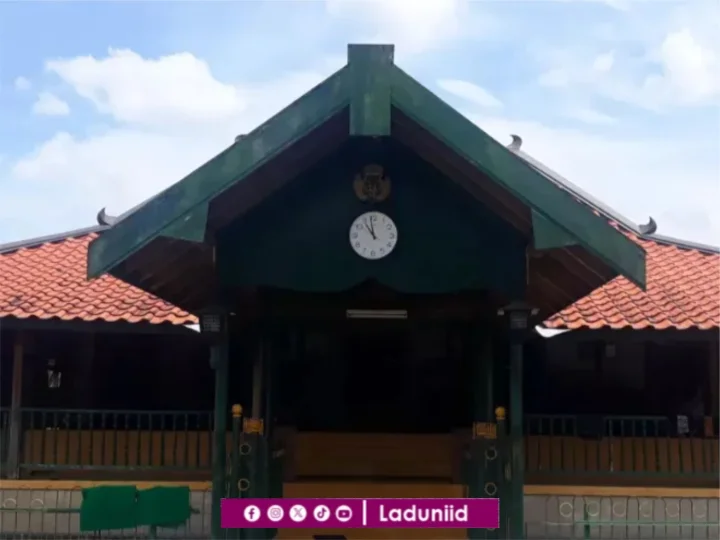 Ziarah Makam Drs. KH. Aliy As’ad, M.M. Pendiri Pesantren Nailul Ula Sleman