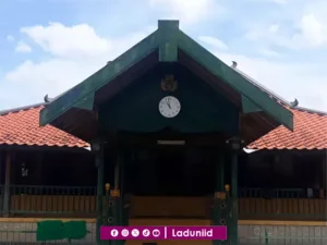 Ziarah Makam Drs. KH. Aliy As’ad, M.M. Pendiri Pesantren Nailul Ula Sleman
