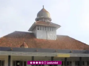 Ziarah di Makam KH. Maulana Imam Syuhadak, Pendiri Pesantren Wali Songo Lampung Tengah